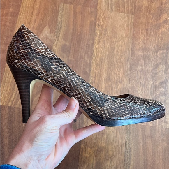 Like new Anne Klein Brown Snake Pattern Heels - Picture 3 of 16
